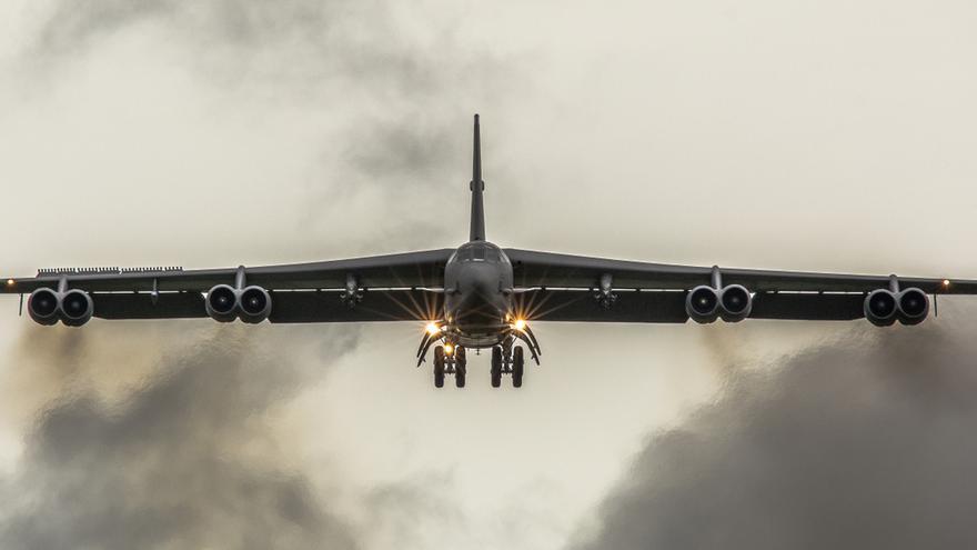 Un bombardero B-52 americano con capacidad para llevar armas nucleares.