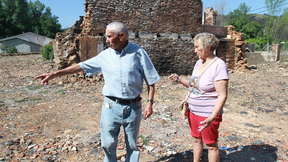 Ceferino y Marina en una zona devastada por los incendios del año pasado