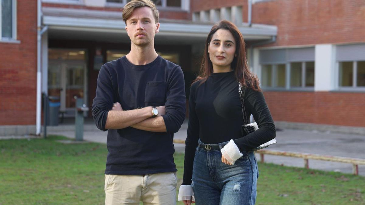 James McConville y Anwa Bouaska, auxiliares de conversación en el IES Álvaro Cunqueiro.