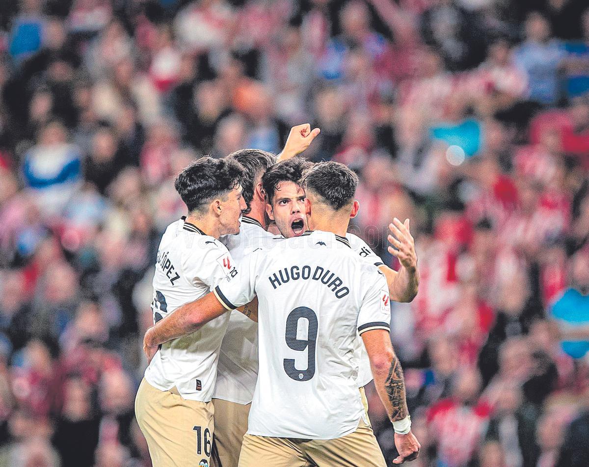 Fran Pérez celebra el gol en San Mamés