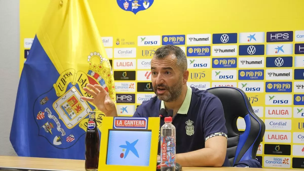 Otro regate de Diego Martínez en la previa del Betis-UD Las Palmas y su posible futuro: "El club no me ha ofrecido ninguna renovación"