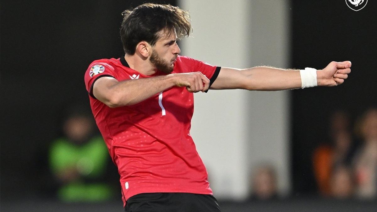 'Kvara' celebrando uno de los goles