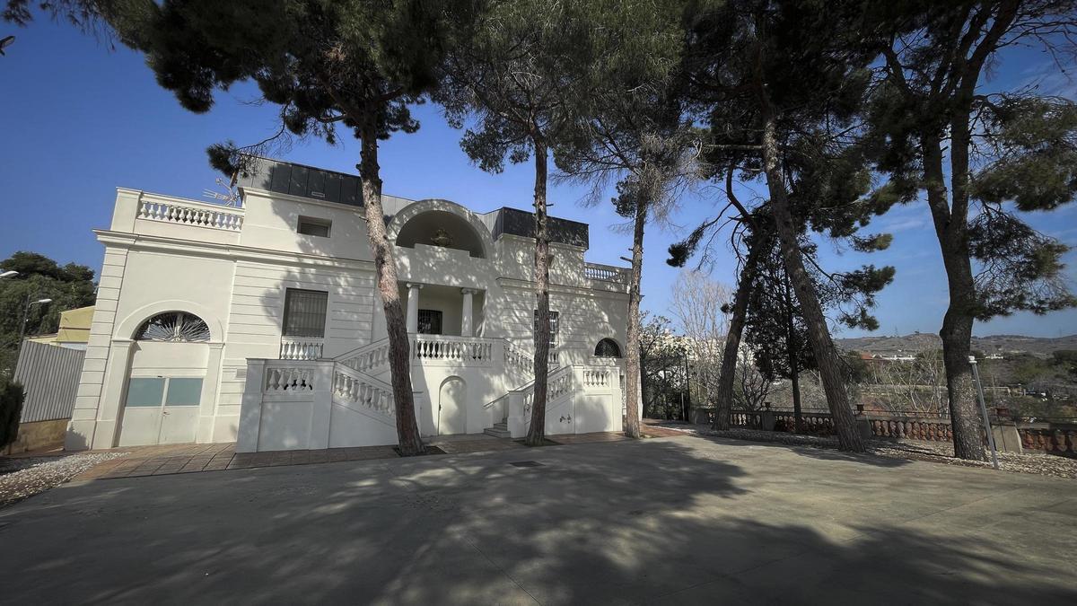 El edificio de Torre Jussana, que un grupo de vecinos propone que se acondicione como la biblioteca de Vall d'Hebron, en Barcelona.