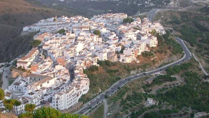 Una vista panorámica del casco histórico del municipio axárquico de Frigiliana.