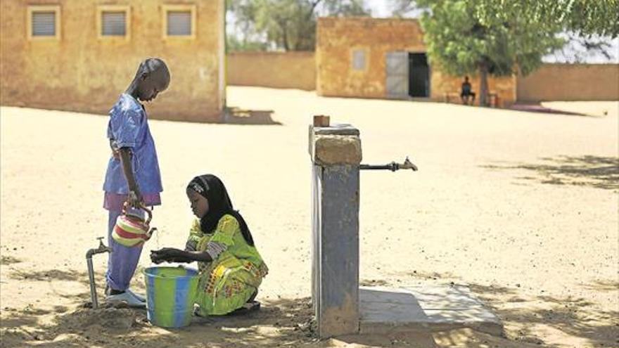 1.800 millones de personas beben agua con contenido fecal