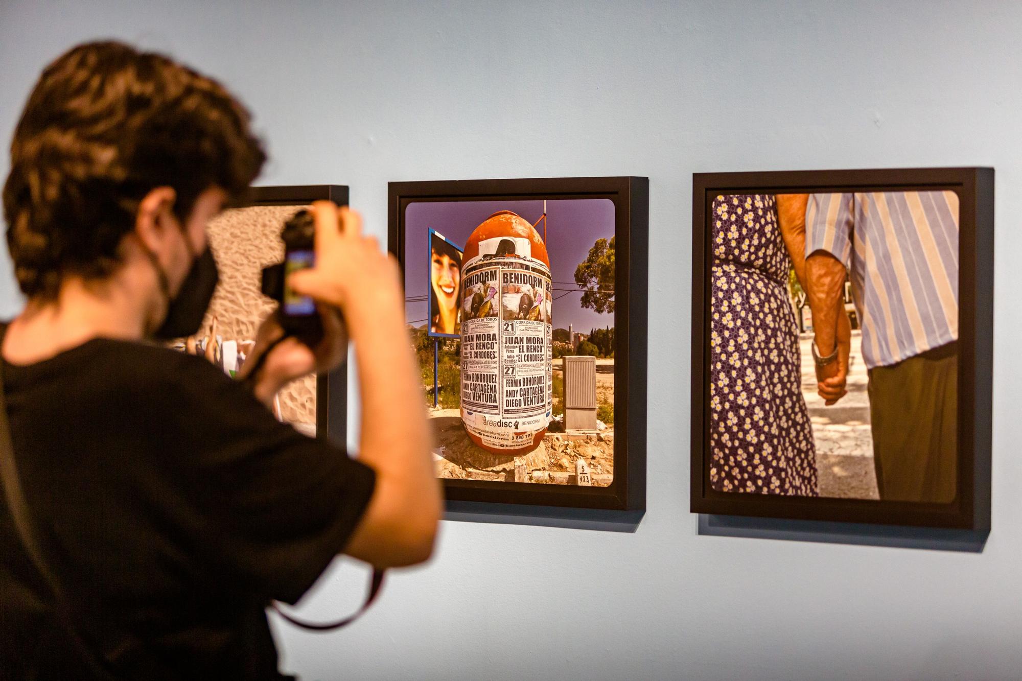 Inauguración de la exposición de Cristina de Middel, Martin Par y María Moldes en Benidorm