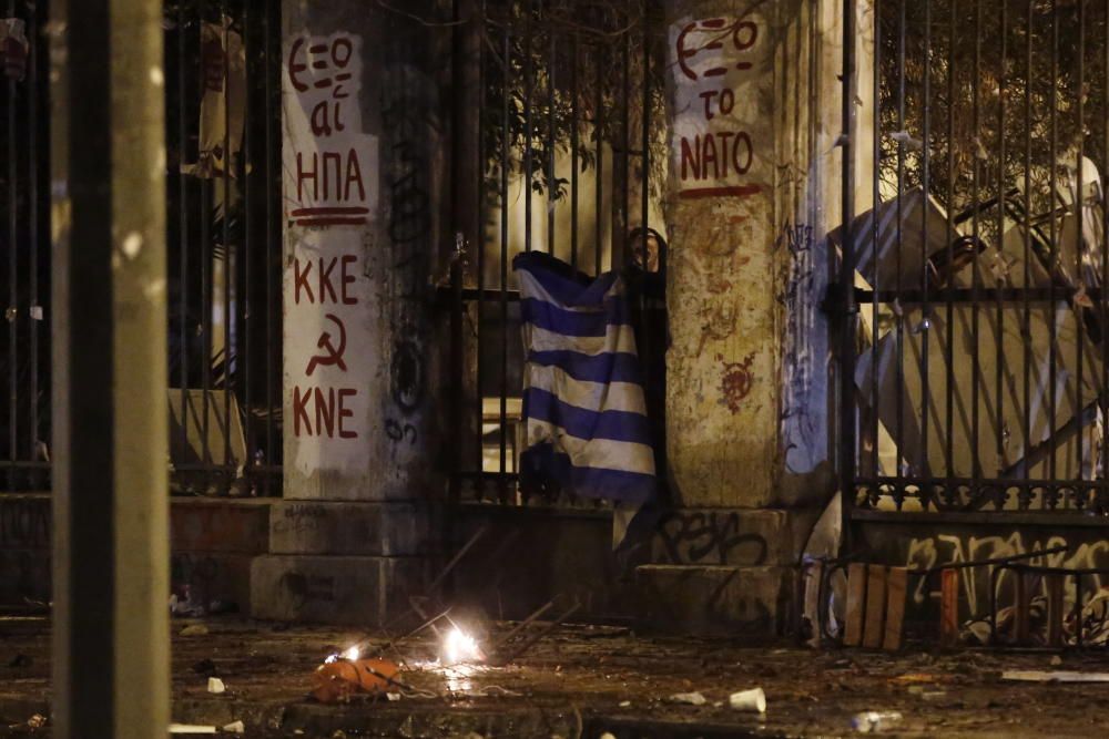 Batalla campal en Atenas en el aniversario de la revuelta universitaria de 1973