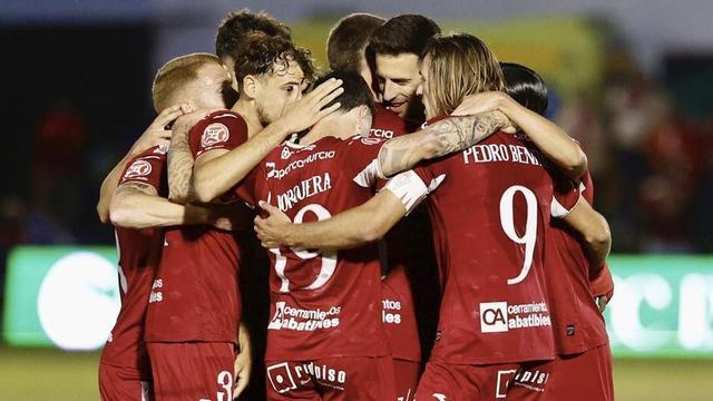 Los jugadores del Real Murcia, celebrando uno de los goles en el partido ante el Juventud Torremolinos. | LOF
