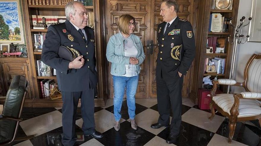 reunión de LA PRESIDENTA PROVINCIAL Y EL JEFE DE POLICÍA