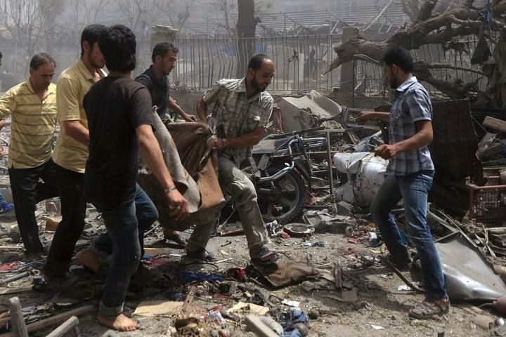 El régimen sirio bombardea un mercado en Duma