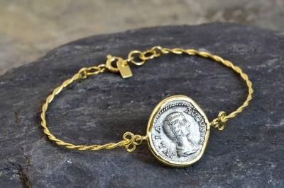 Pulsera con moneda