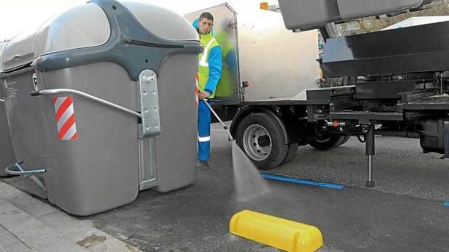 Imatge dels nous contenidors que es començaran a distribuir pels carrers de Manresa el mes de gener