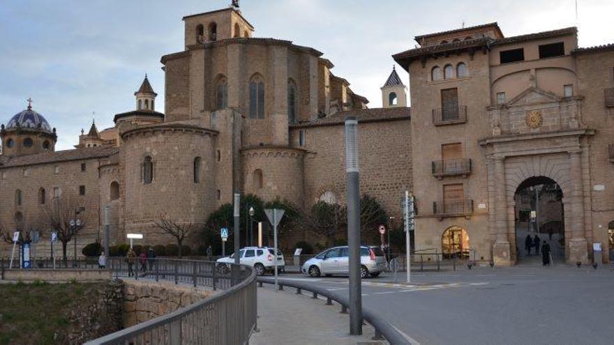 La porta del Pont és un dels accessos principals al centre de Solsona