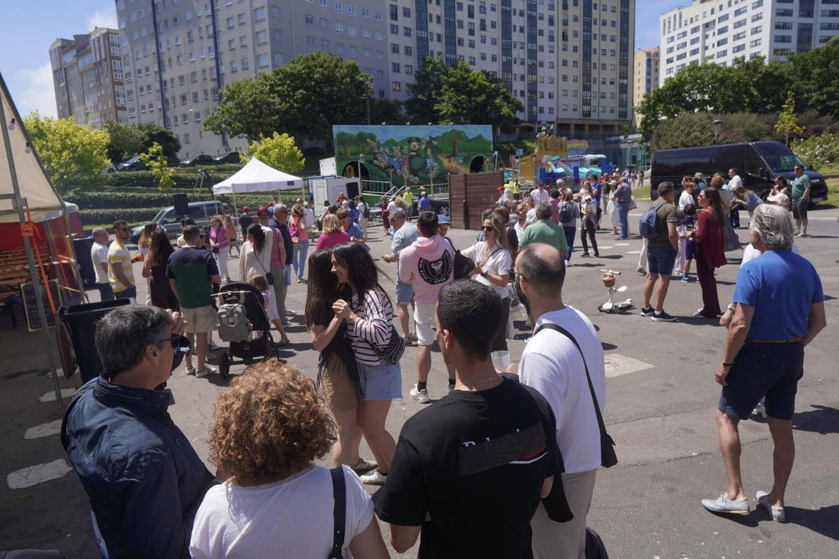 Los vecinos del barrio celebras sus fiestas con actuaciones musicales, deporte y ocio para todos los públicos, una carpa con pulpo y churrasco, además de un food truck, y atracciones de feria. Los vecinos del barrio celebras sus fiestas con actuaciones musicales, deporte y ocio para todos los públicos, una carpa con pulpo y churrasco, además de un food truck, y atracciones de feria.