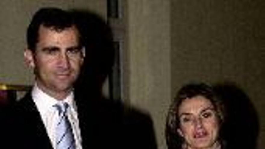 El príncipe Felipe y Letizia Ortiz asistena una charla sobre Iberoamérica