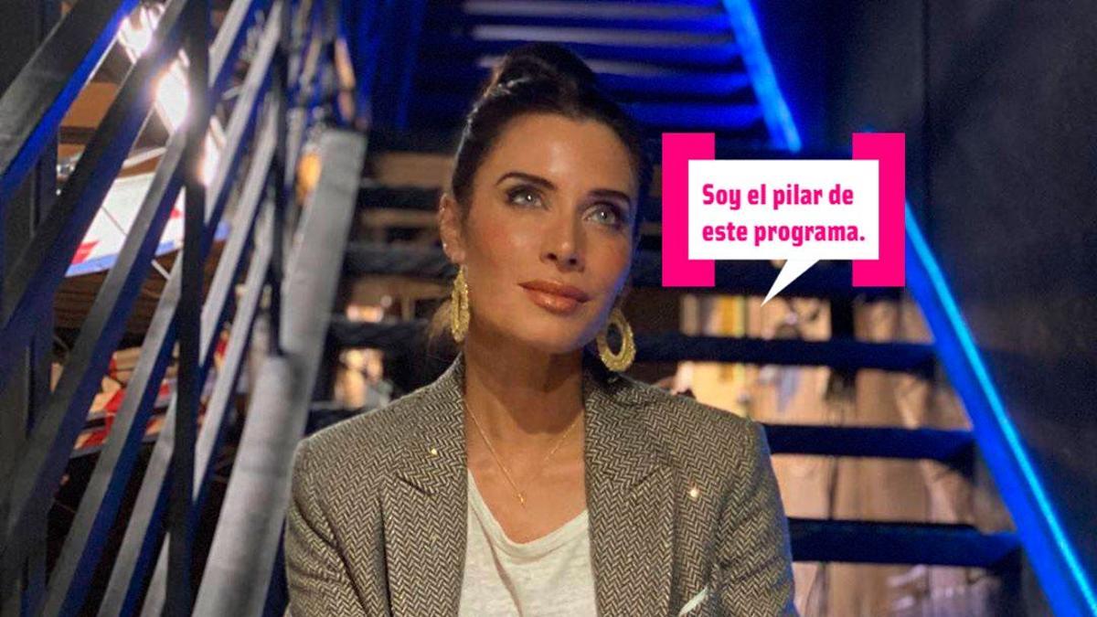 Pilar Rubio sentada en las escaleras del plató de 'El Hormiguero'