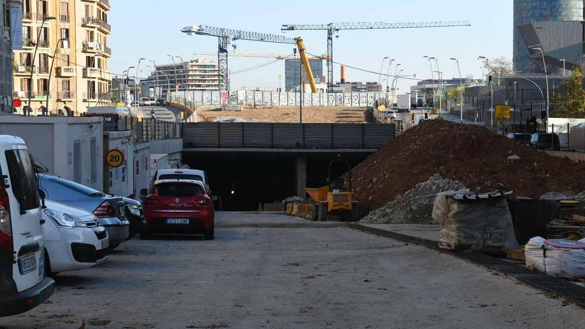 Alternativas al corte de Rodalies en Navidad por las obras de la plaza de las Glòries. Lo cuenta, la directora de Rodalies de Catalunya, Mayte Castillo. En la foto, la entrada a los túneles de Glòries.