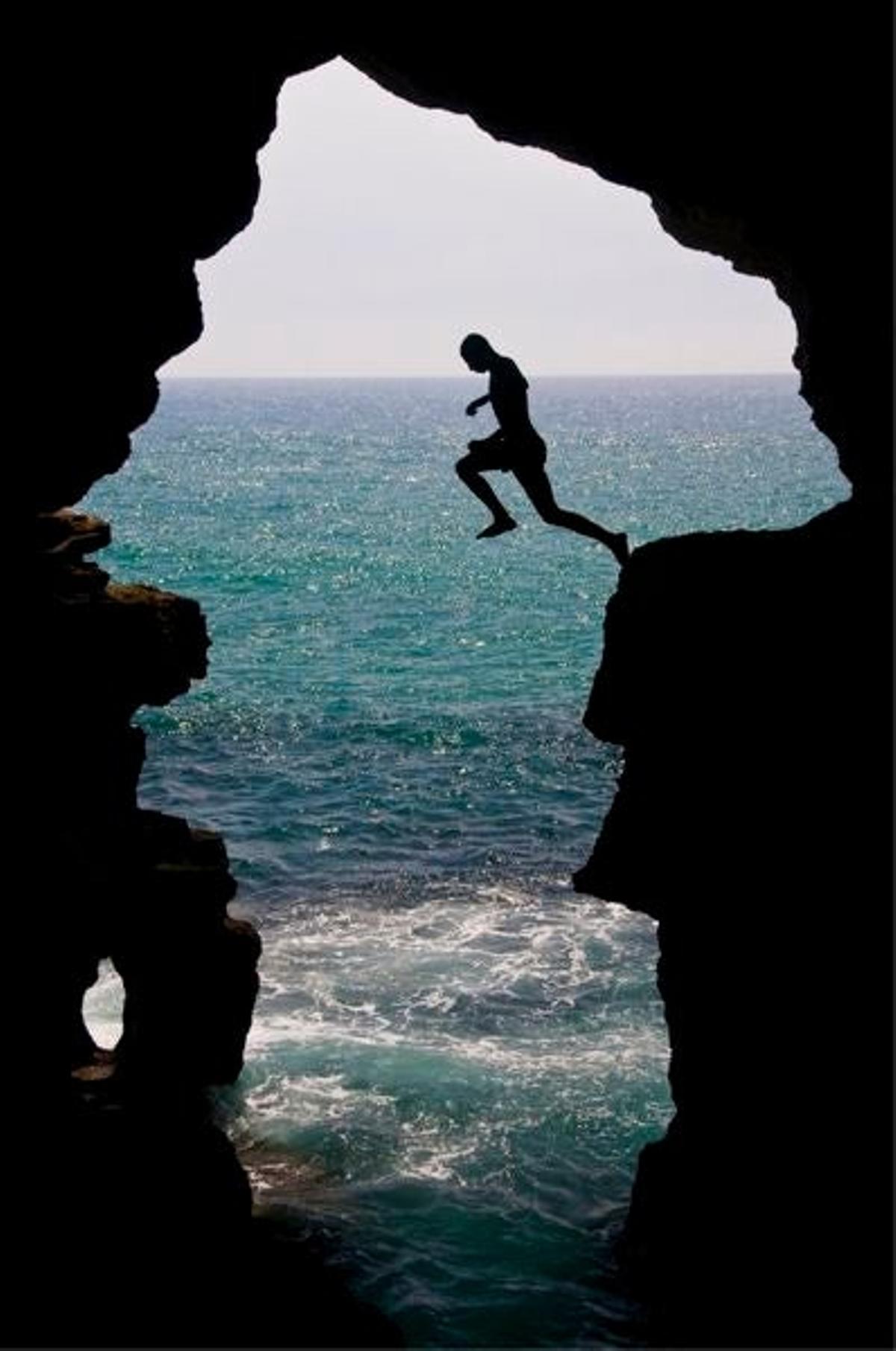A cinco kilómetros del Cabo Espartel se encuentran las Grutas de Hércules se dice que aquí descansó la mítica figura de Hércules tras sus doce labores
