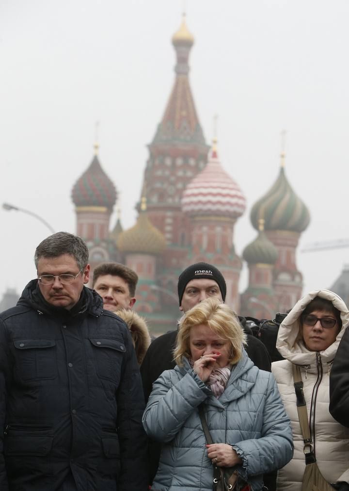 Cientos de personas despiden con flores a Boris Nemtsov