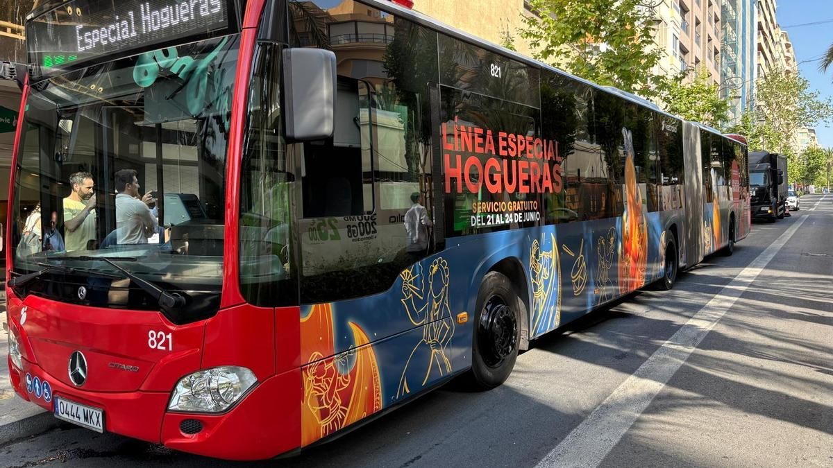 Este es el autobús de la línea Especial de Hogueras que circulará del 21 al 24 de junio