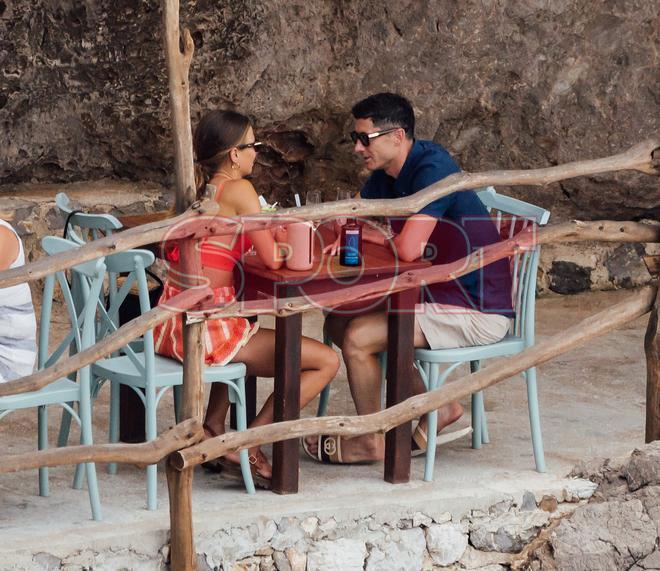 Robert Lewandowski y su mujer Anna han aprovechado las vacaciones para pasar unos días en Mallorca mientras se resuelve su posible fichaje por el FC Barcelona