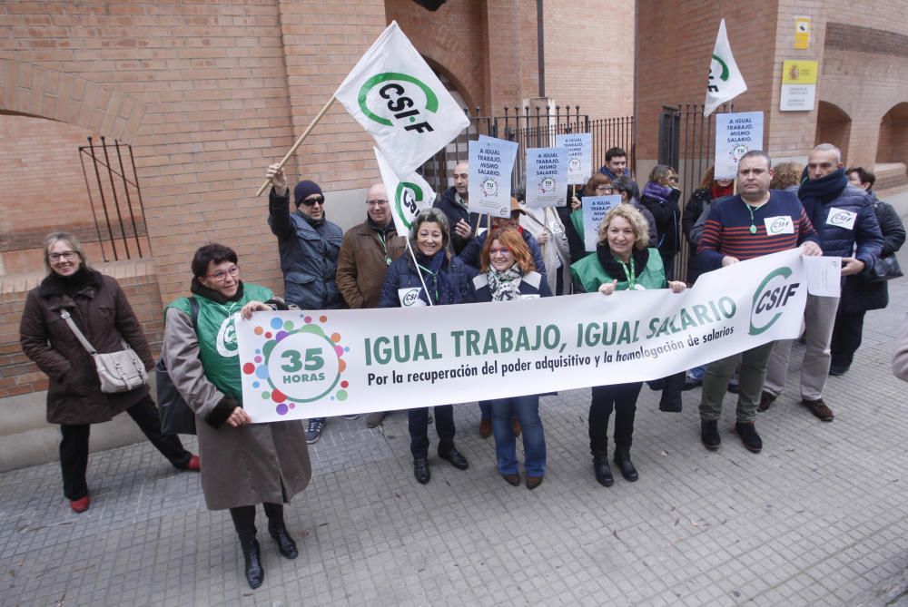 Concentració a Girona per reclamar millores salarials per als funcionaris de l'Estat