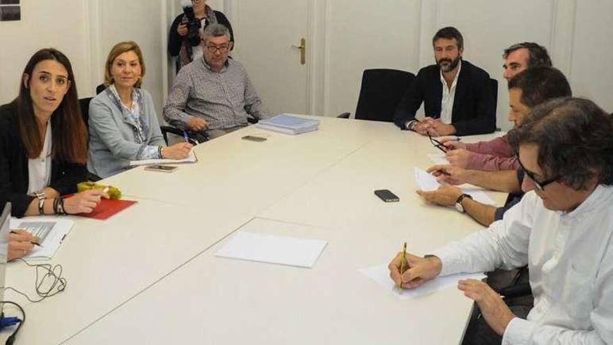 Reunión de los portavoces con los técnicos por el PXOM. // Iñaki Abella