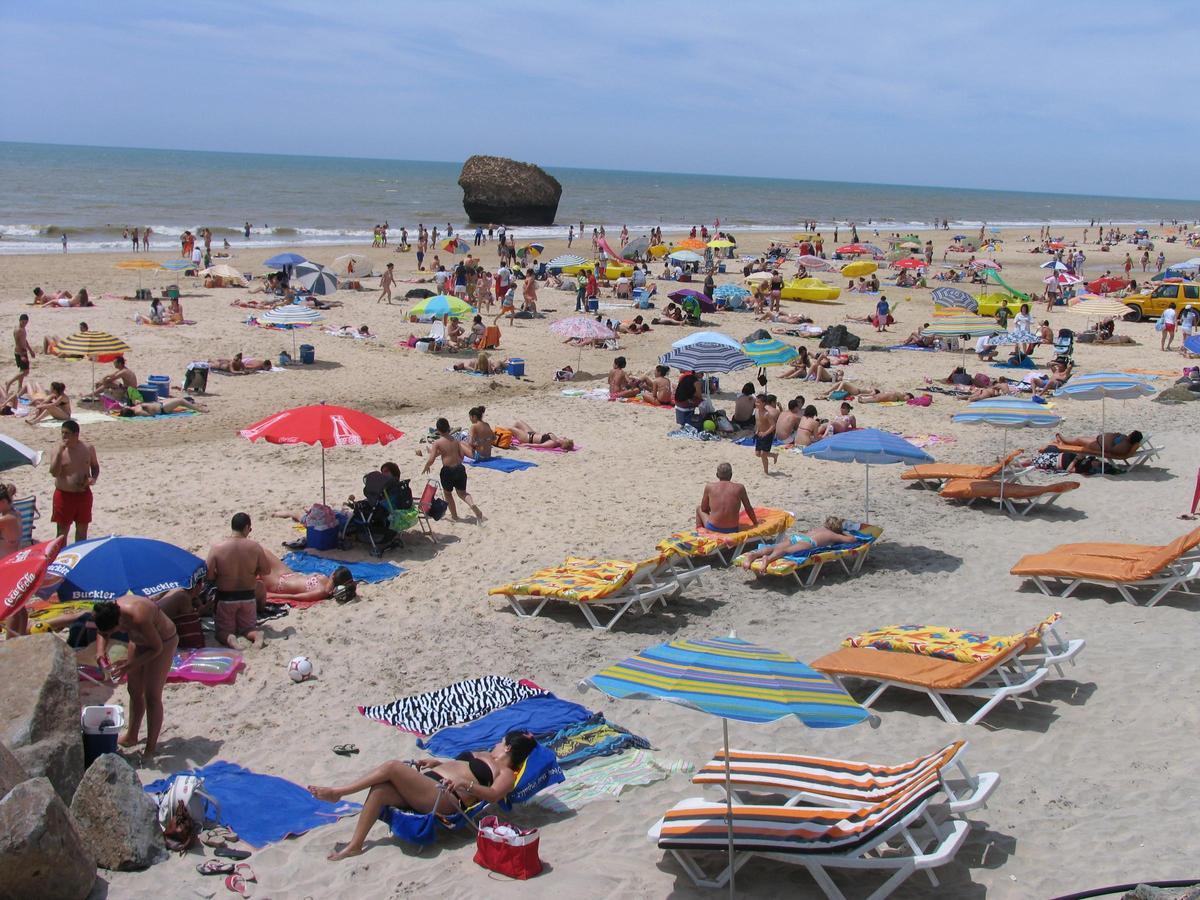 La playa de Matalascañas en temporada alta.