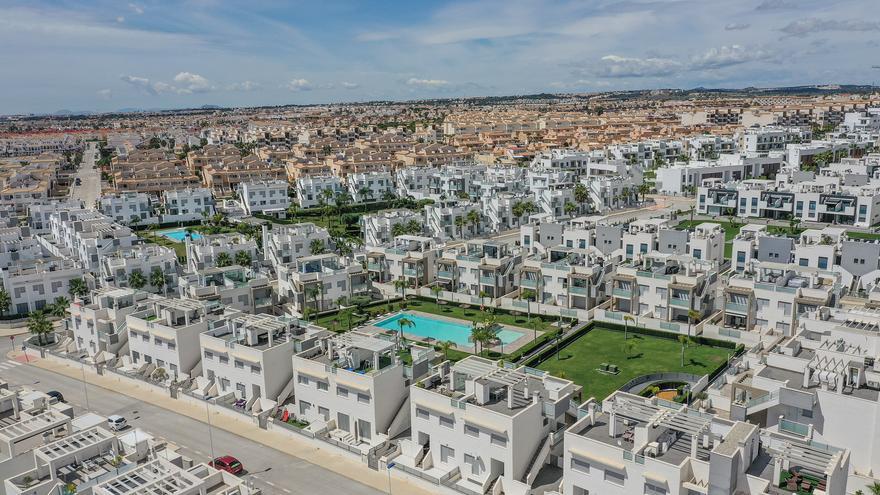 Orihuela agiliza la construcción de 954 casas en segunda línea en Mil Palmeras