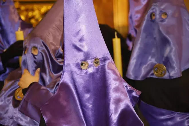 La Dolorosa llena de fervor las rúas de Santiago