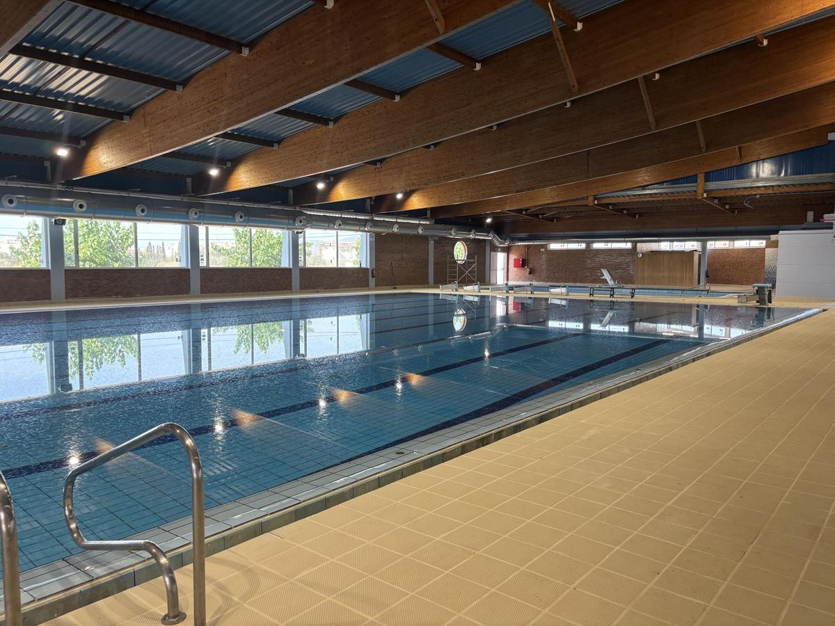 Otra foto del estado actual de la piscina municipal de Benicarló.