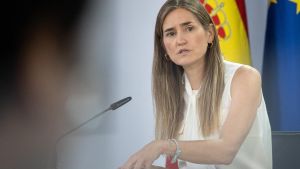 La vicepresidenta tercera y ministra para la Transición Ecológica y el Reto Demográfico, Sara Aagesen, durante una rueda de prensa posterior a la reunión del Consejo de Ministros, en el Palacio de La Moncloa, a 24 de junio de 2025, en Madrid (España). El