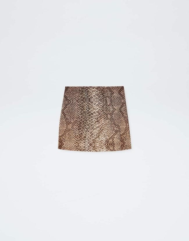 La minifalda de serpiente