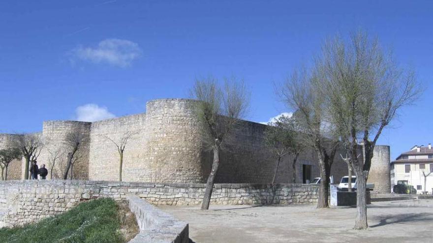 Vista general del Alcázar que, en pocos días, se convertirá en centro de recepción de turistas.