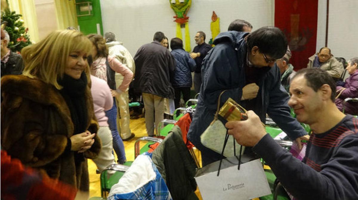 Carrasco visita els residents del centre assistencial Nuestra Señora del Valle de la Bañeza (desembre del 2013).