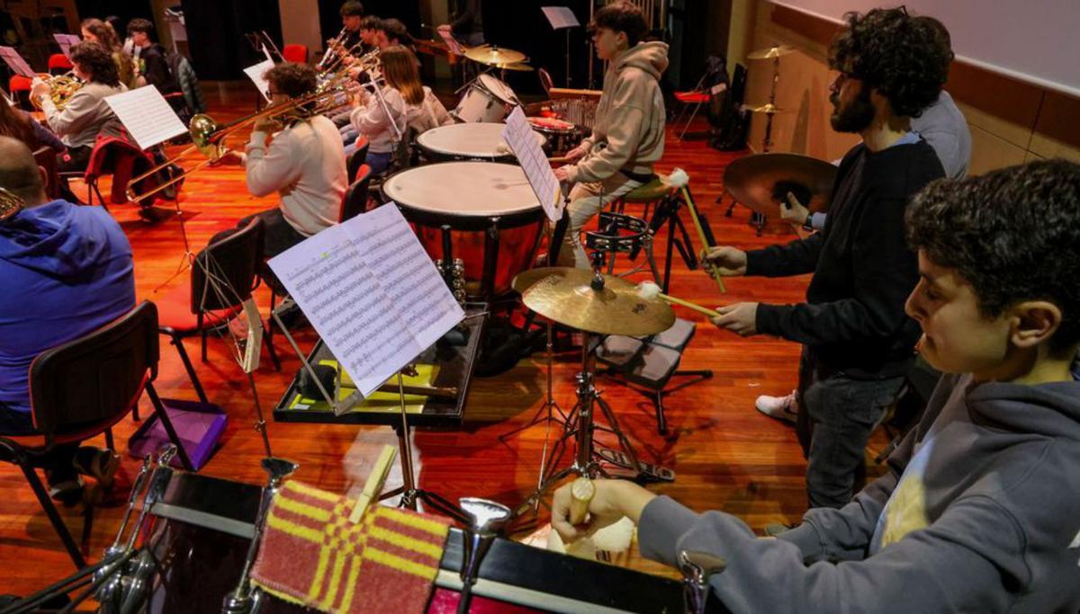 Músicos de todas las
edades forman parte de
la agrupación.
| Iñaki Abella