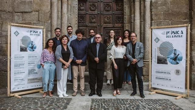 Presentación de Música no Claustro, ayer, en los exteriores de la catedral de Tui. |   // GORE VÁZQUEZ
