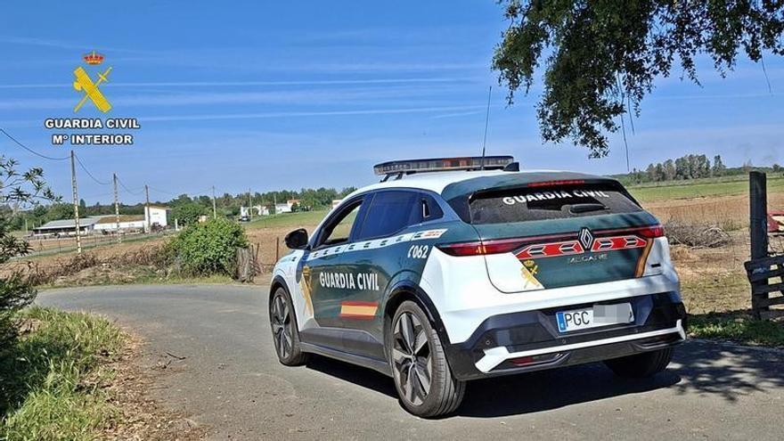 Sorprendidos dos vecinos de Badajoz cuando robaban en una parcela de Valdebótoa