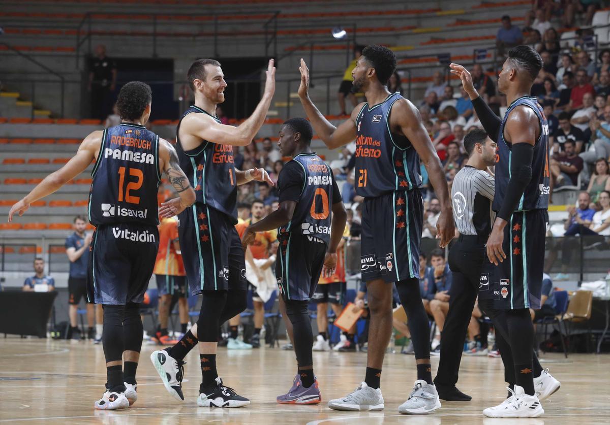 Partido de pretemporada entre el Valencia Basket y el Bayern de Munich en Llíria