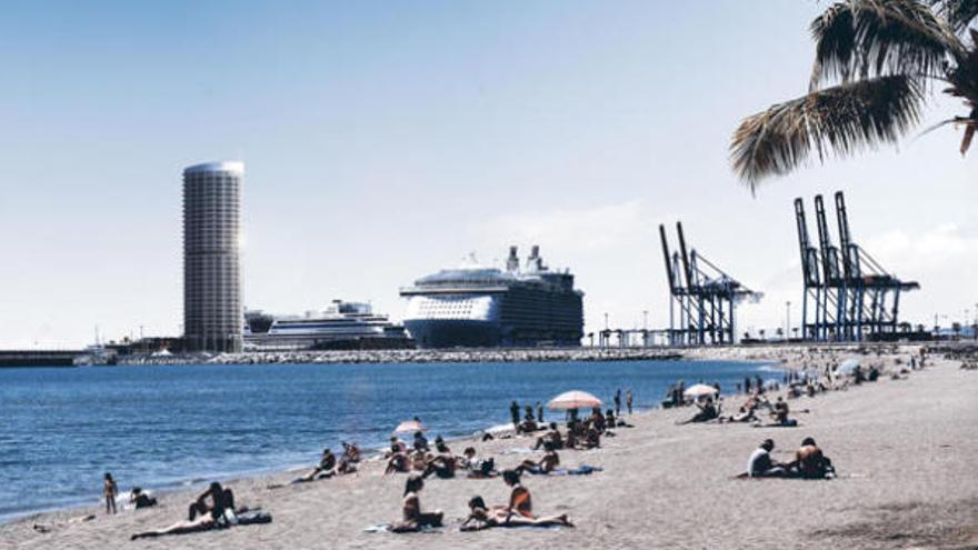 El futuro hotel del puerto, visto desde La Malagueta.