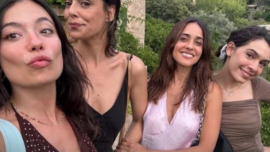Vacaciones de cine en Mallorca: Belén Cuesta, Macarena García, Ana Castillo y Claudia Traisac comparten su escapada entre mar, cenas y amistad