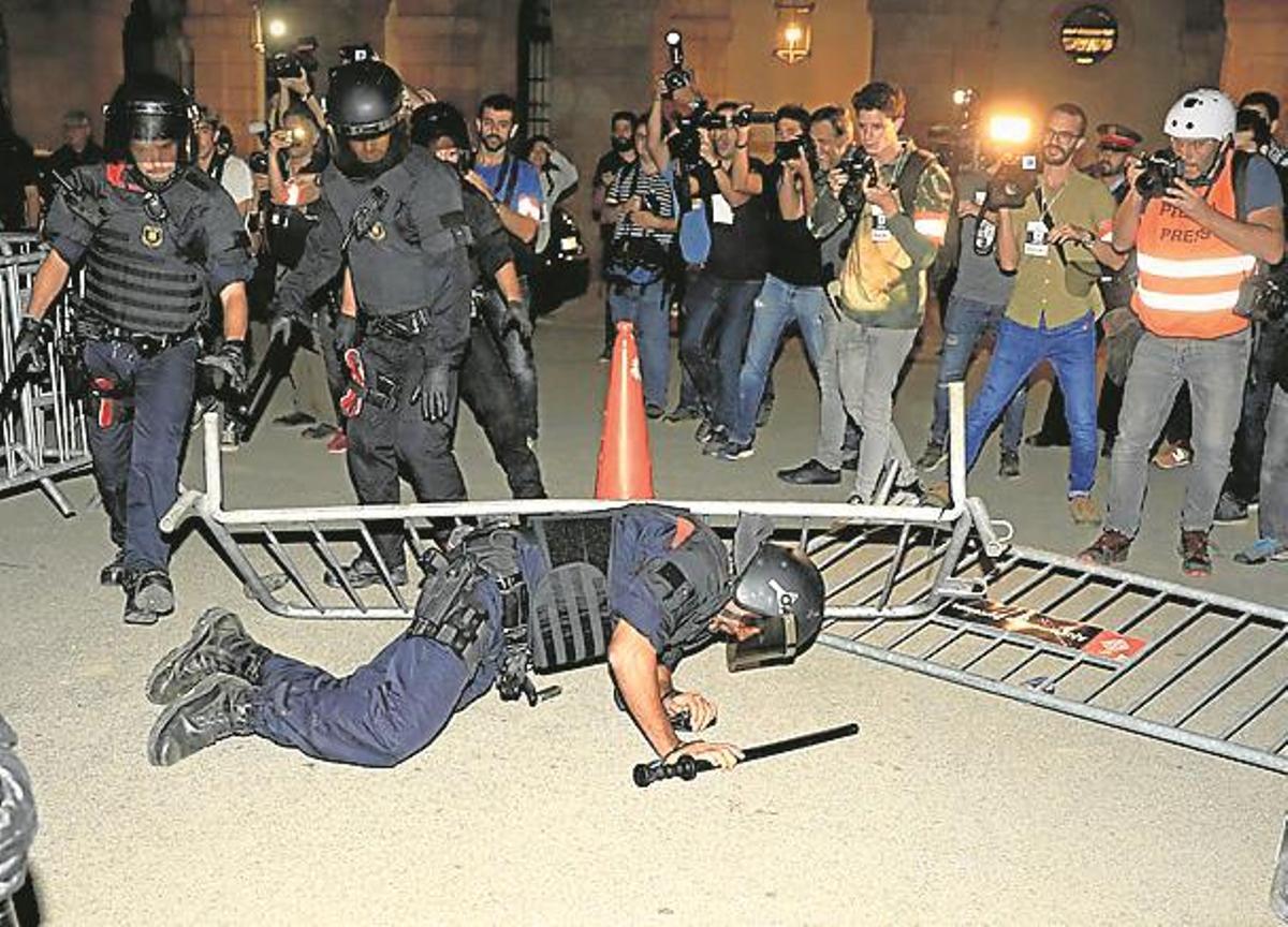 Los independentistas toman las calles en demanda de la república
