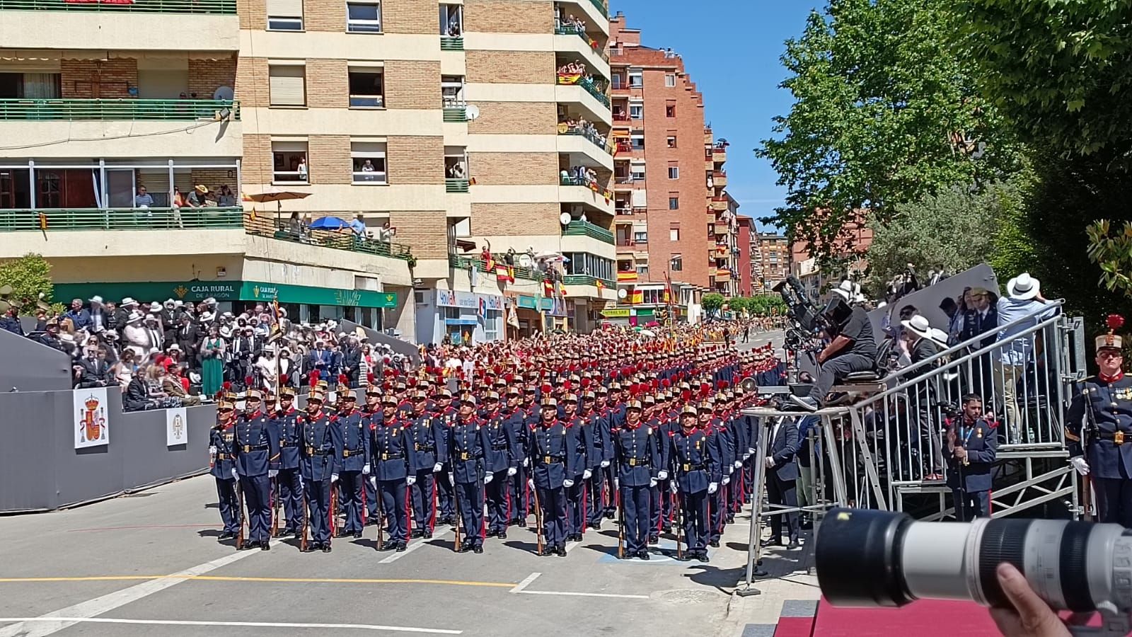 EN IMÁGENES | Así ha sido el desfile de las Fuerzas Armadas en Huesca