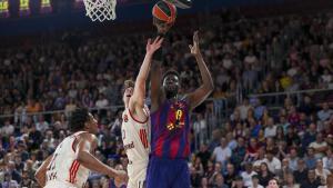 Fall lanza a canasta en el partido ante el Bayern Múnich, el último de la liga regular.