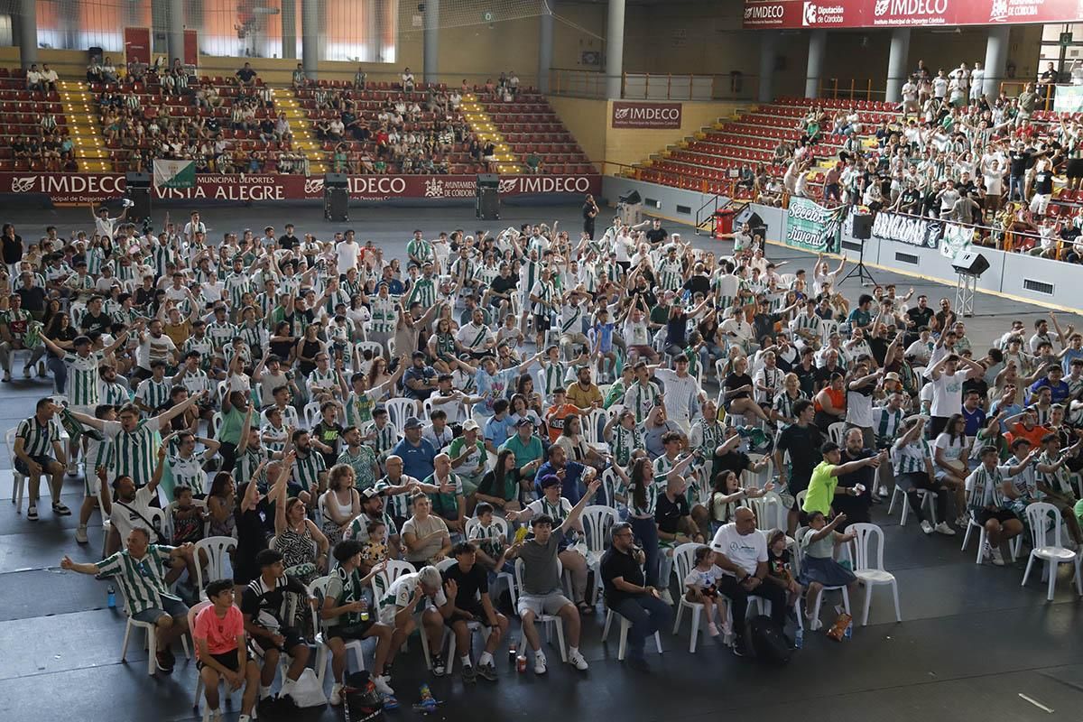 Play off de ascenso | La afición cordobesista en Vista Alegre, en imágenes