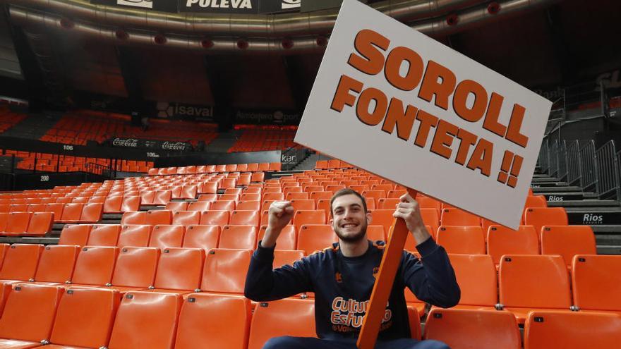 Sergi García posa para SUPER antes del partido contra el equipo de toda su vida.