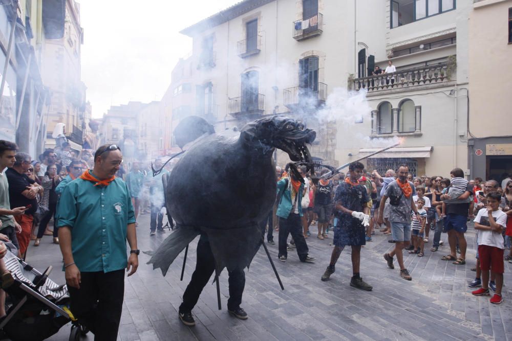 El ball de l'Àliga congrega desenes de persones a la festa de la Bisbal