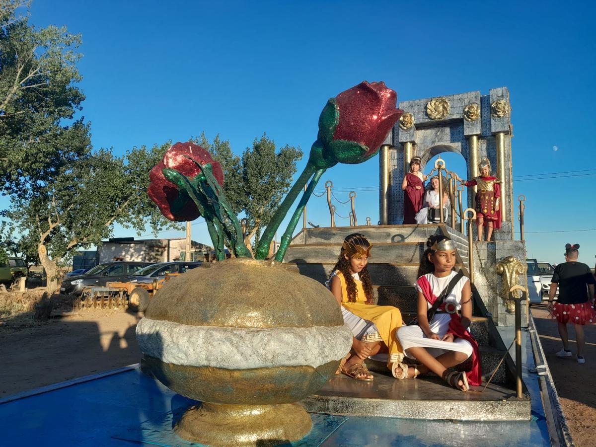 GALERÍA | Morales de Toro se mete de lleno en las fiestas con un desfile de carrozas y disfaces GALERÍA | Morales de Toro se mete de lleno en las fiestas con un desfile de carrozas y disfaces