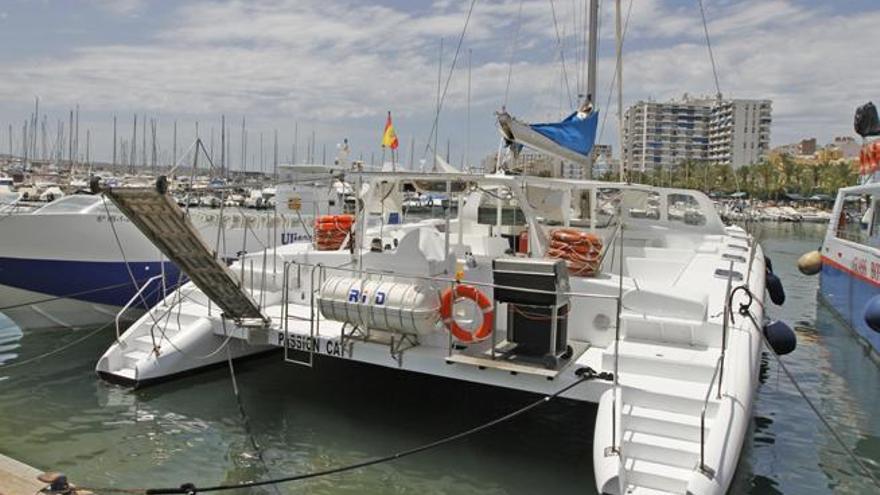 El catamarán ´Passion Cat´, amarrado el martes en el puerto deportivo de Sant Antoni.