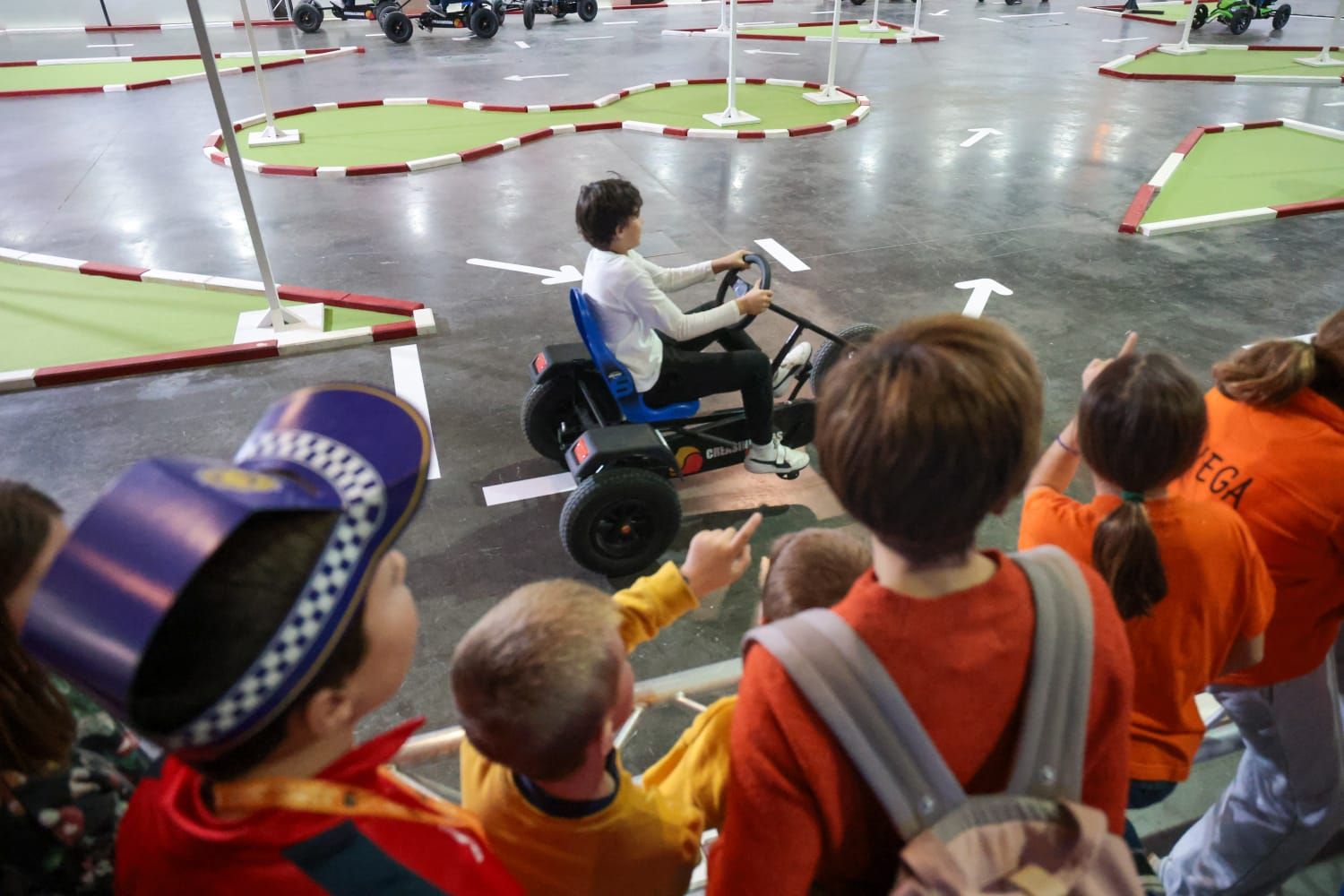 Los más pequeños disfrutan en Expojove de las vacaciones navideñas